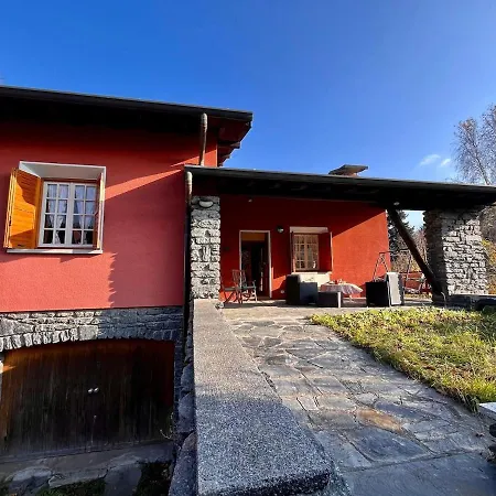 Rossa Con Portico E Giardino Dom wakacyjny *