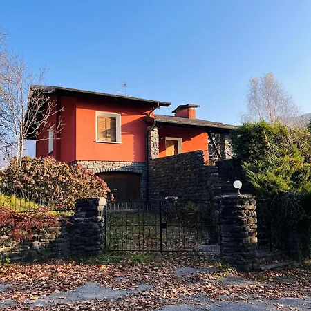 Rossa Con Portico E Giardino Dom wakacyjny *